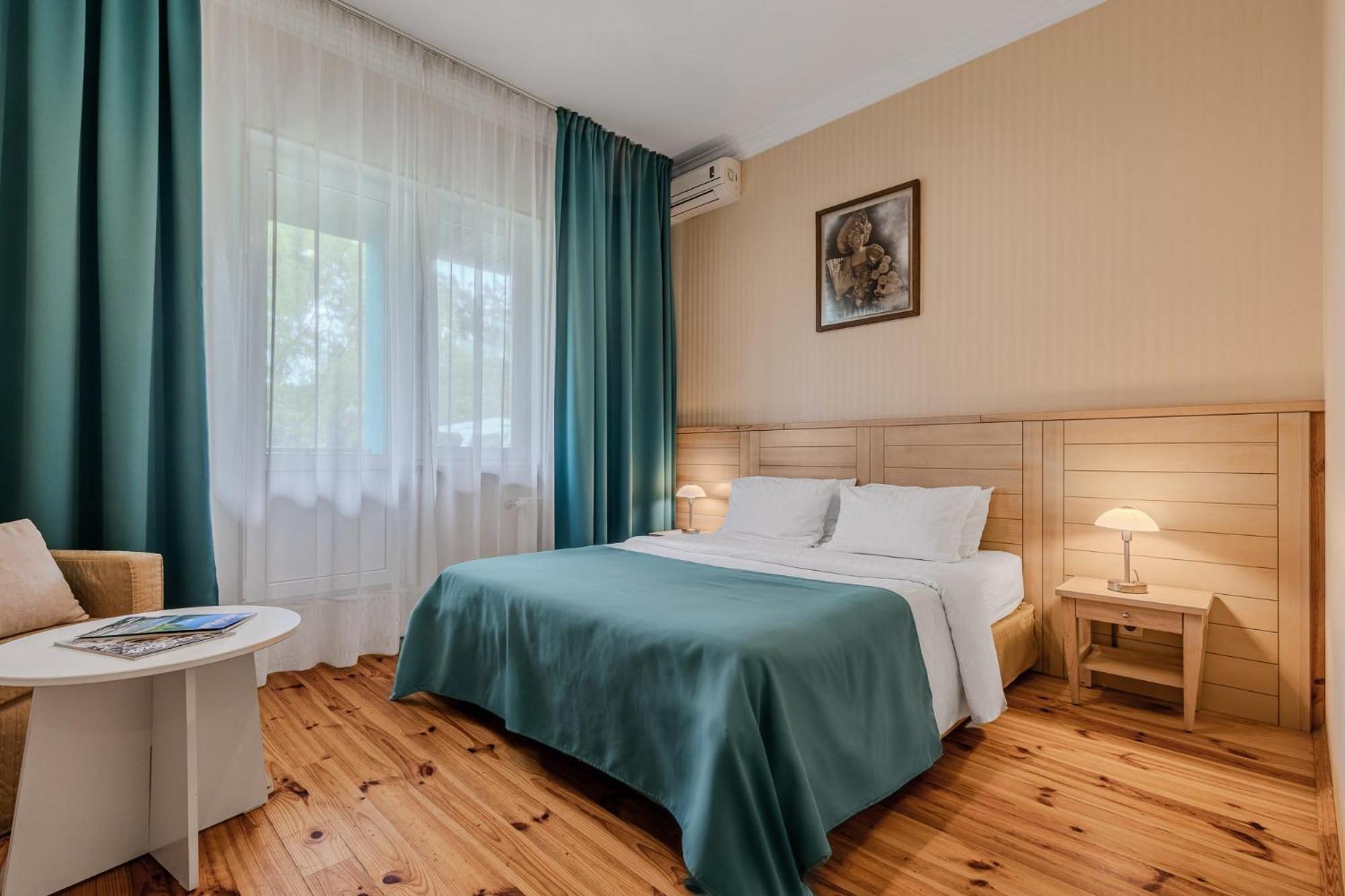 Seasons Spa Boutique Hotel Kozyn Esterno foto
